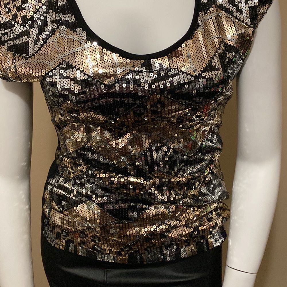 2B Bebe Black/Gold/Silver Sequin Top - Size M - Picture 6 of 11